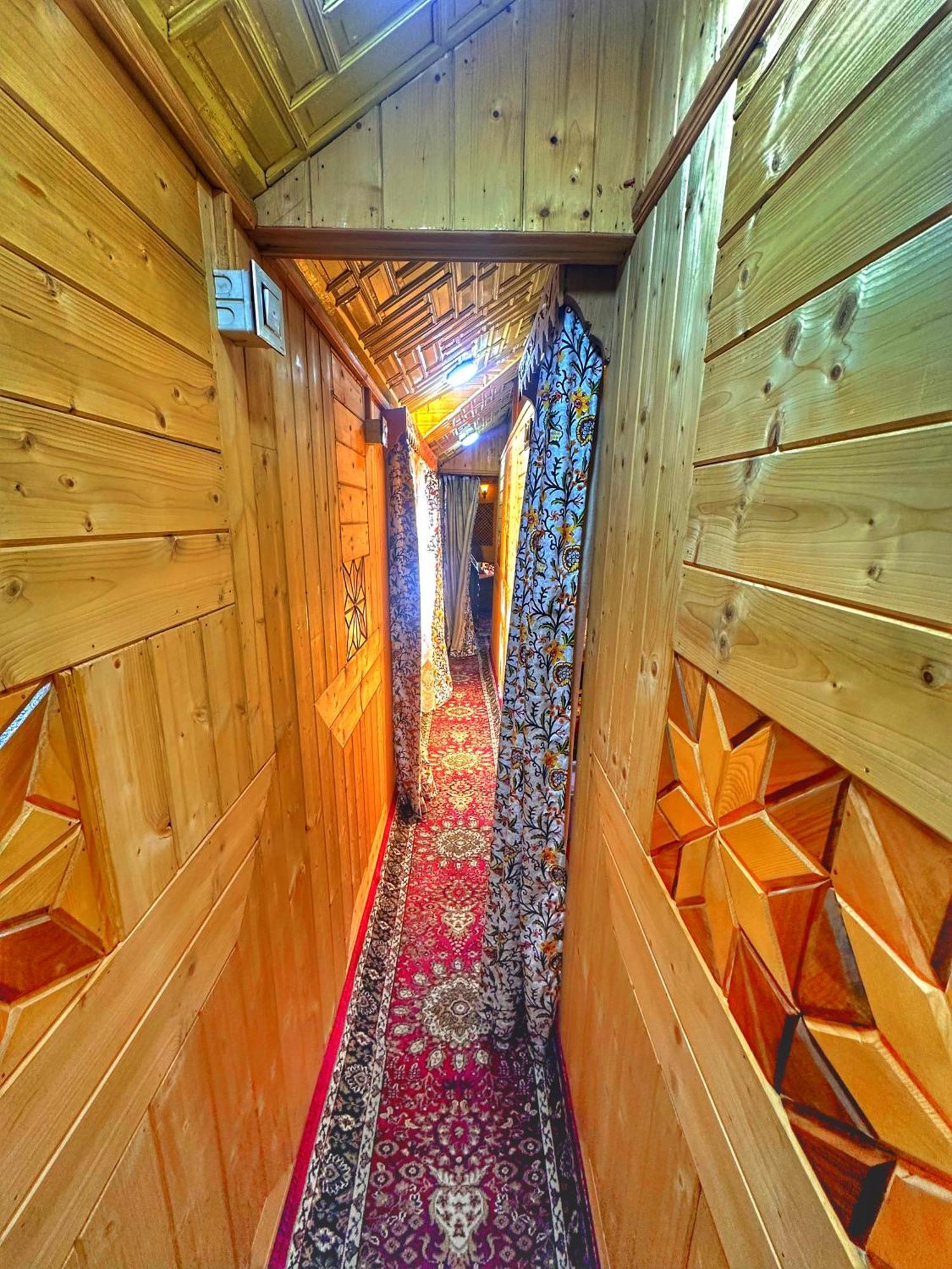 Lala Rukh Group Of Houseboats Hotel Srinagar  Exterior photo
