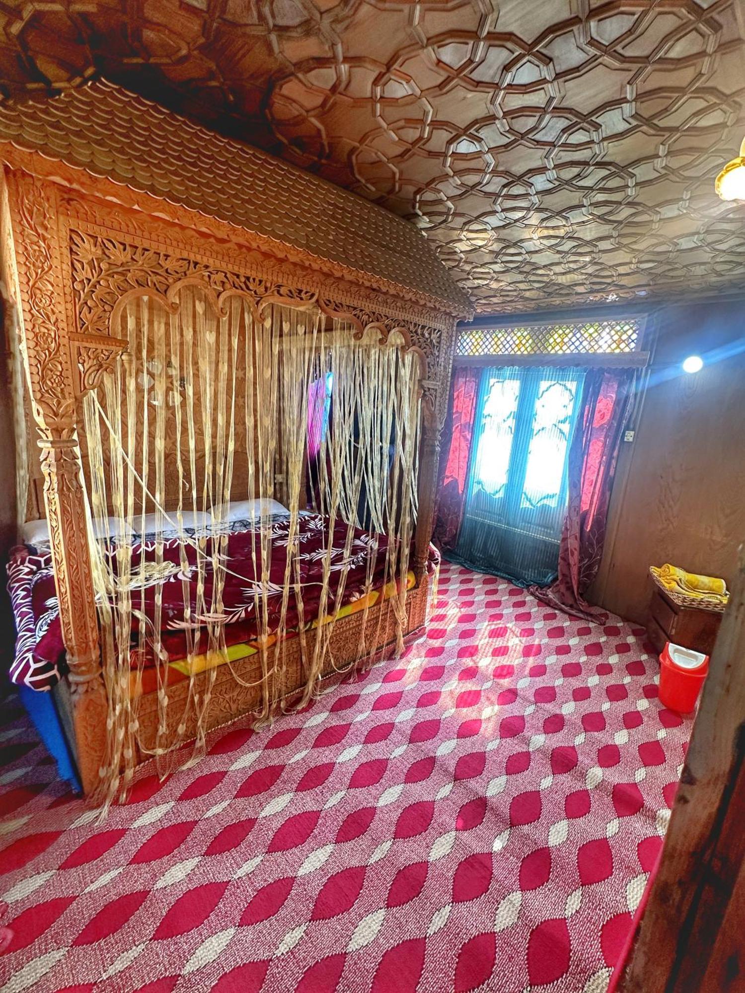 Lala Rukh Group Of Houseboats Hotel Srinagar  Exterior photo